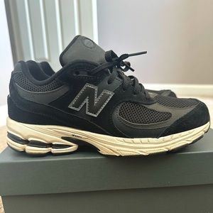 NB sneakers